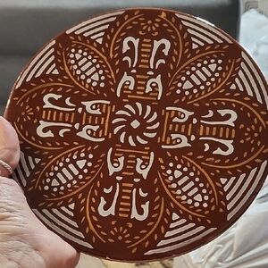 Brown and White Trivet